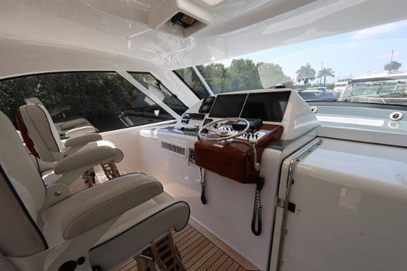 https://arconyachts.ams3.digitaloceanspaces.com/149037/conversions/large_4590987-optimize.jpg