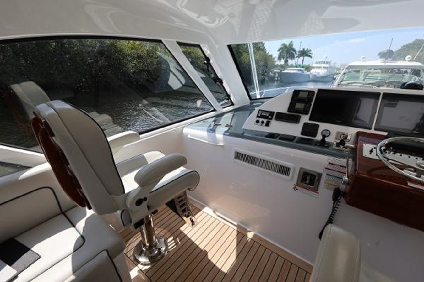 https://arconyachts.ams3.digitaloceanspaces.com/149039/conversions/large_4590989-optimize.jpg