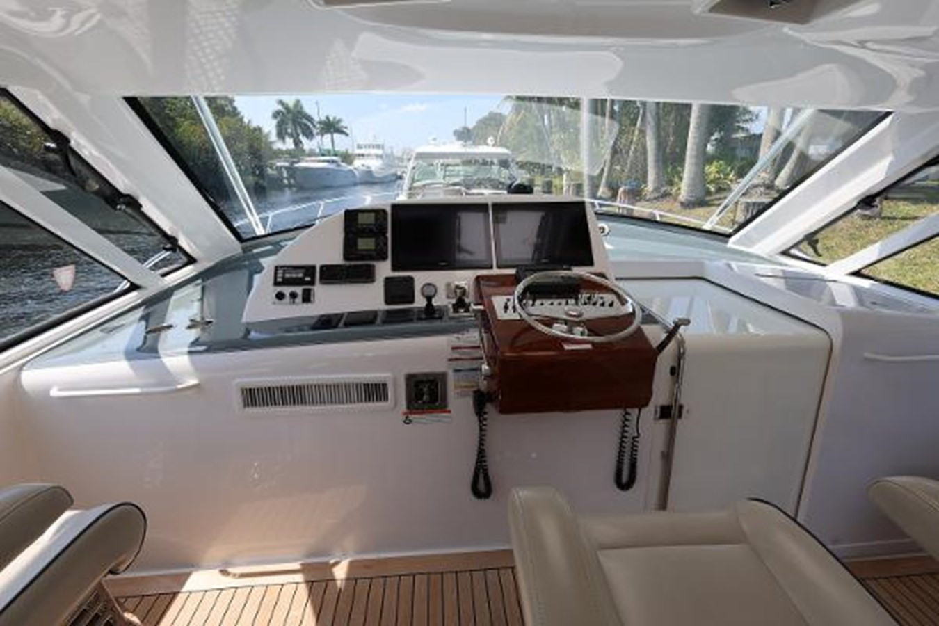 https://arconyachts.ams3.digitaloceanspaces.com/149041/conversions/large_4590990-optimize.jpg