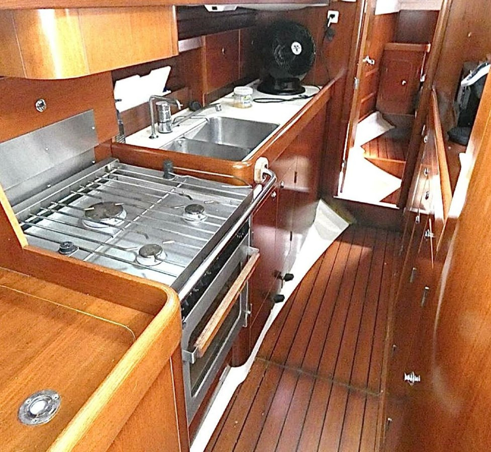 https://arconyachts.ams3.digitaloceanspaces.com/149046/conversions/large_4634054-optimize.jpg