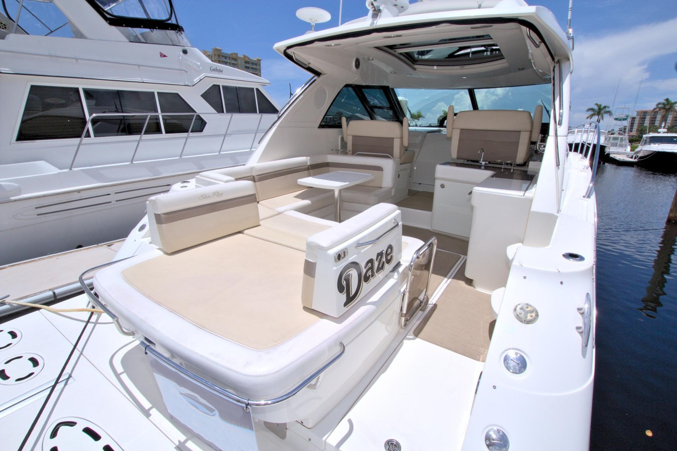 https://arconyachts.ams3.digitaloceanspaces.com/149117/conversions/large_4710383-optimize.jpg