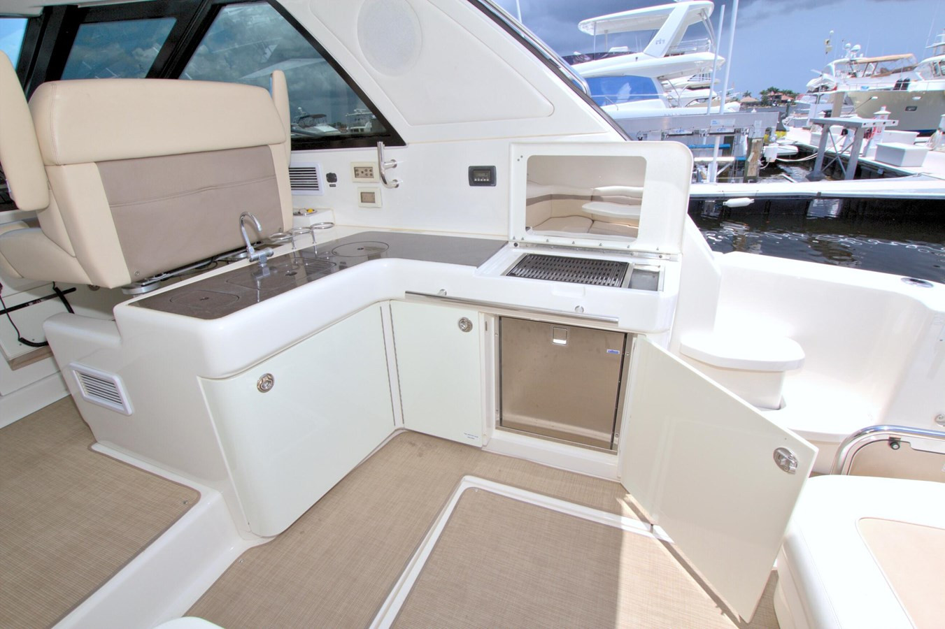 https://arconyachts.ams3.digitaloceanspaces.com/149137/conversions/large_4710390-optimize.jpg