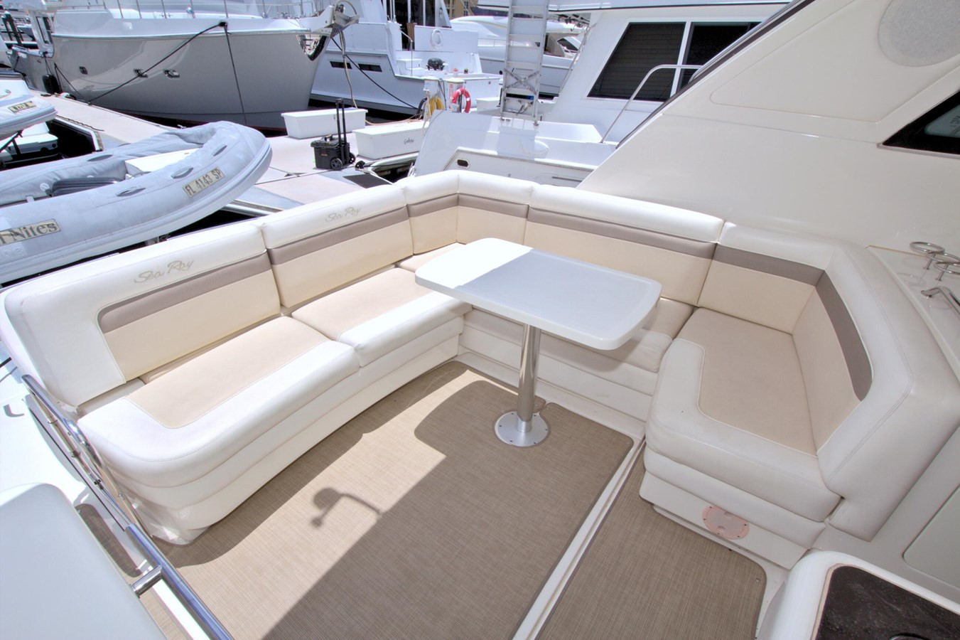 https://arconyachts.ams3.digitaloceanspaces.com/149140/conversions/large_4710391-optimize.jpg