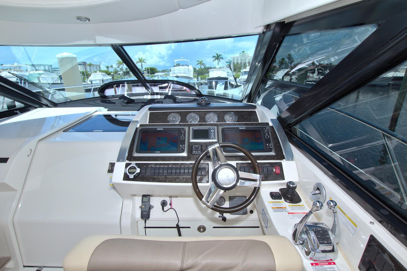 https://arconyachts.ams3.digitaloceanspaces.com/149150/conversions/large_4710395-optimize.jpg