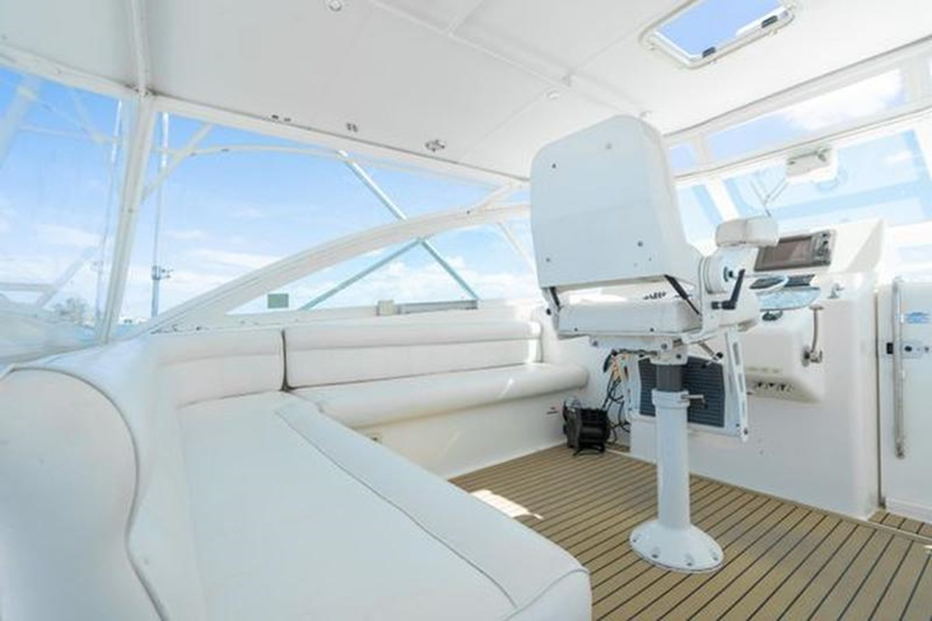 https://arconyachts.ams3.digitaloceanspaces.com/149170/conversions/large_4721689-optimize.jpg