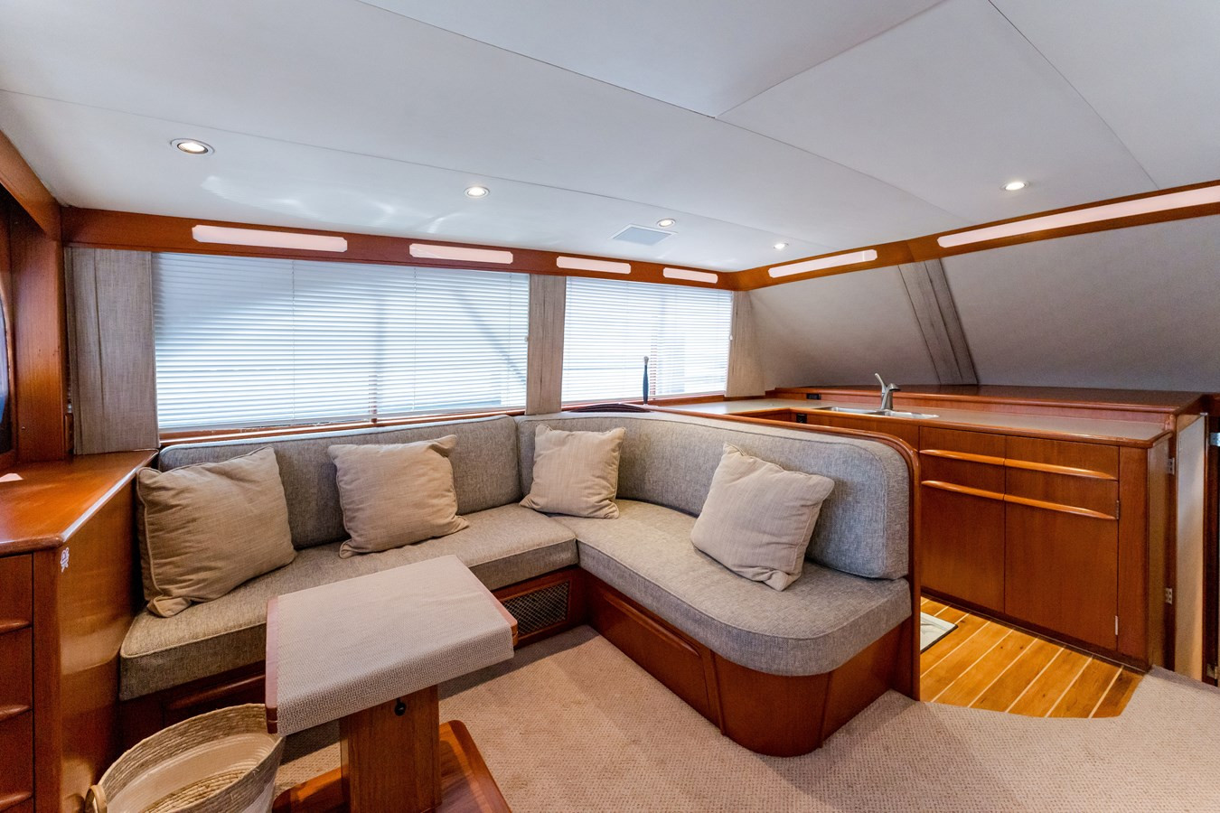 https://arconyachts.ams3.digitaloceanspaces.com/149183/conversions/large_4728705-optimize.jpg