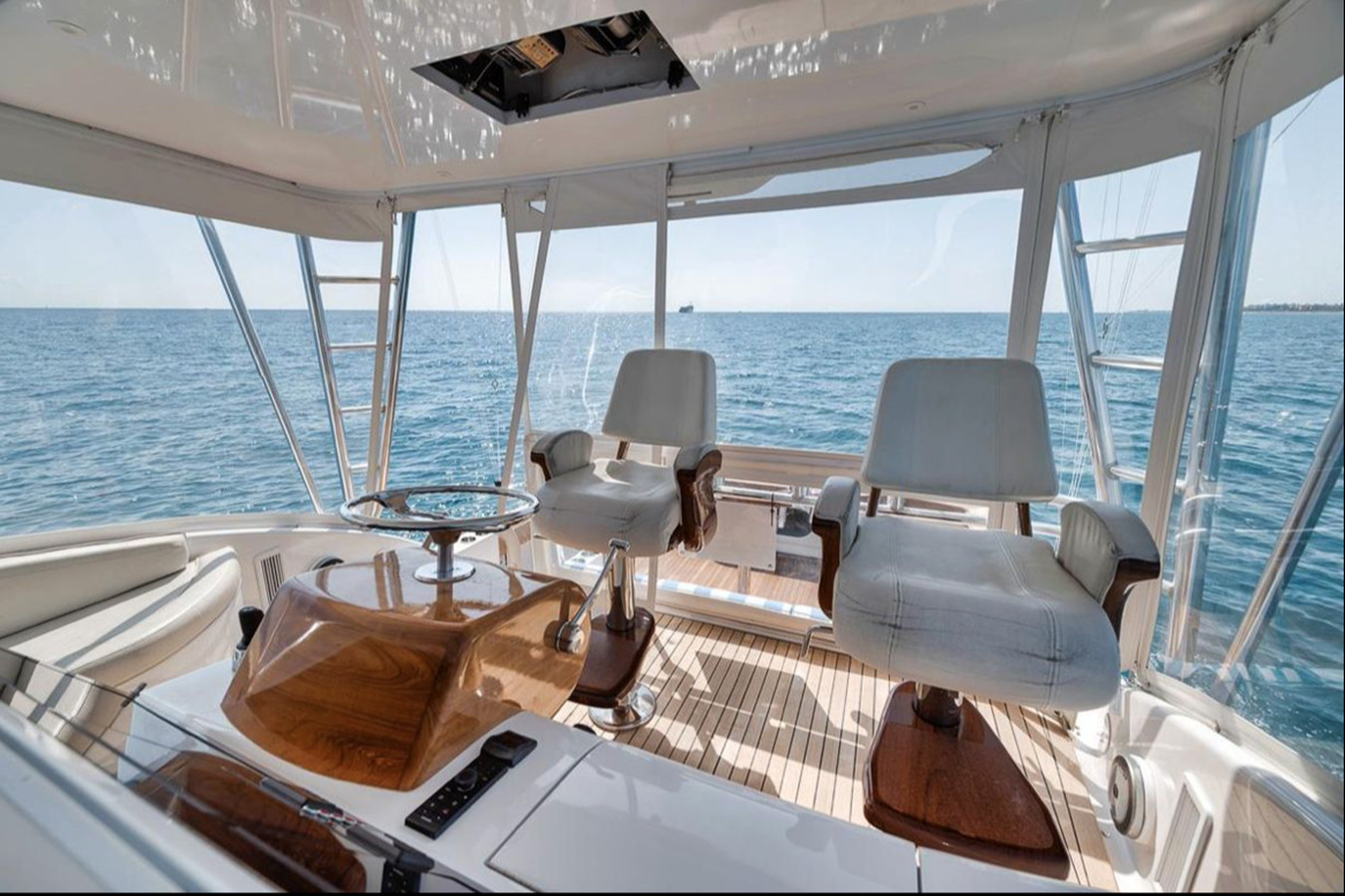 https://arconyachts.ams3.digitaloceanspaces.com/149263/conversions/large_4747372-optimize.jpg