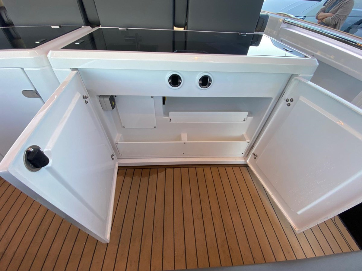 https://arconyachts.ams3.digitaloceanspaces.com/149349/conversions/large_4538556-optimize.jpg