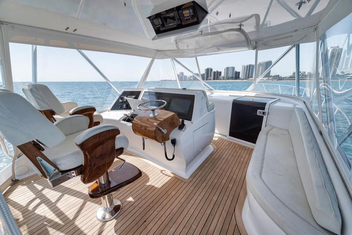 https://arconyachts.ams3.digitaloceanspaces.com/149359/conversions/large_4747397-optimize.jpg