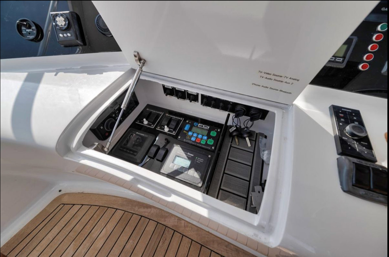 https://arconyachts.ams3.digitaloceanspaces.com/149362/conversions/large_4747398-optimize.jpg