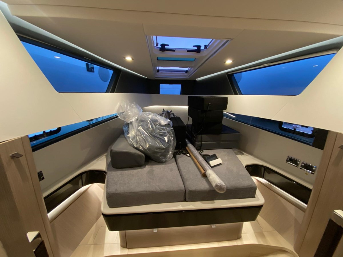 https://arconyachts.ams3.digitaloceanspaces.com/149363/conversions/large_4538561-optimize.jpg