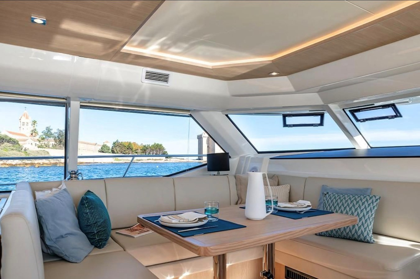 https://arconyachts.ams3.digitaloceanspaces.com/149417/conversions/large_3911035-optimize.jpg