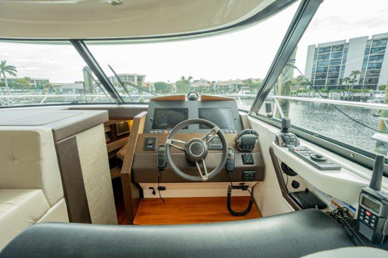 https://arconyachts.ams3.digitaloceanspaces.com/149418/conversions/large_4173208-optimize.jpg