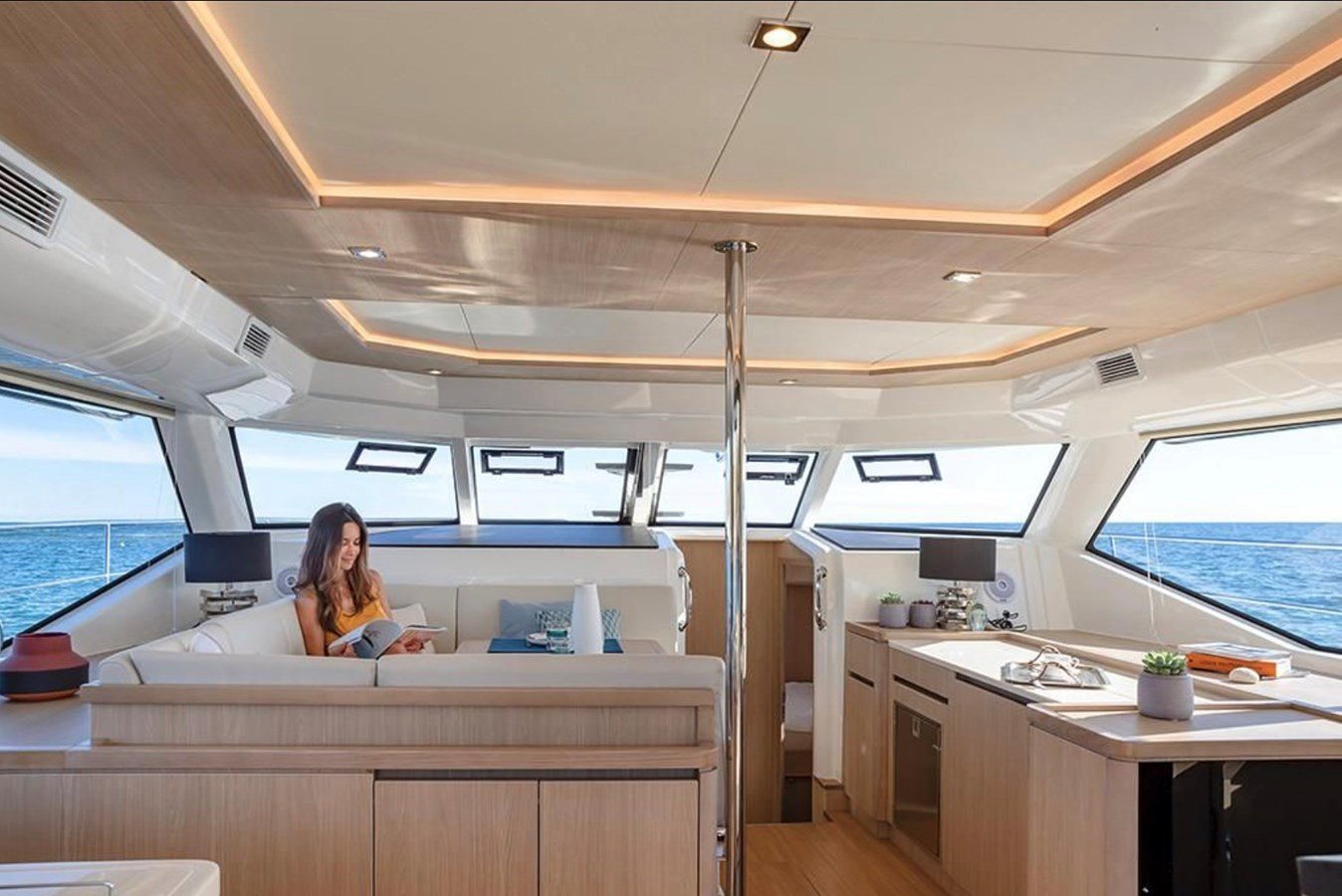 https://arconyachts.ams3.digitaloceanspaces.com/149420/conversions/large_3911036-optimize.jpg