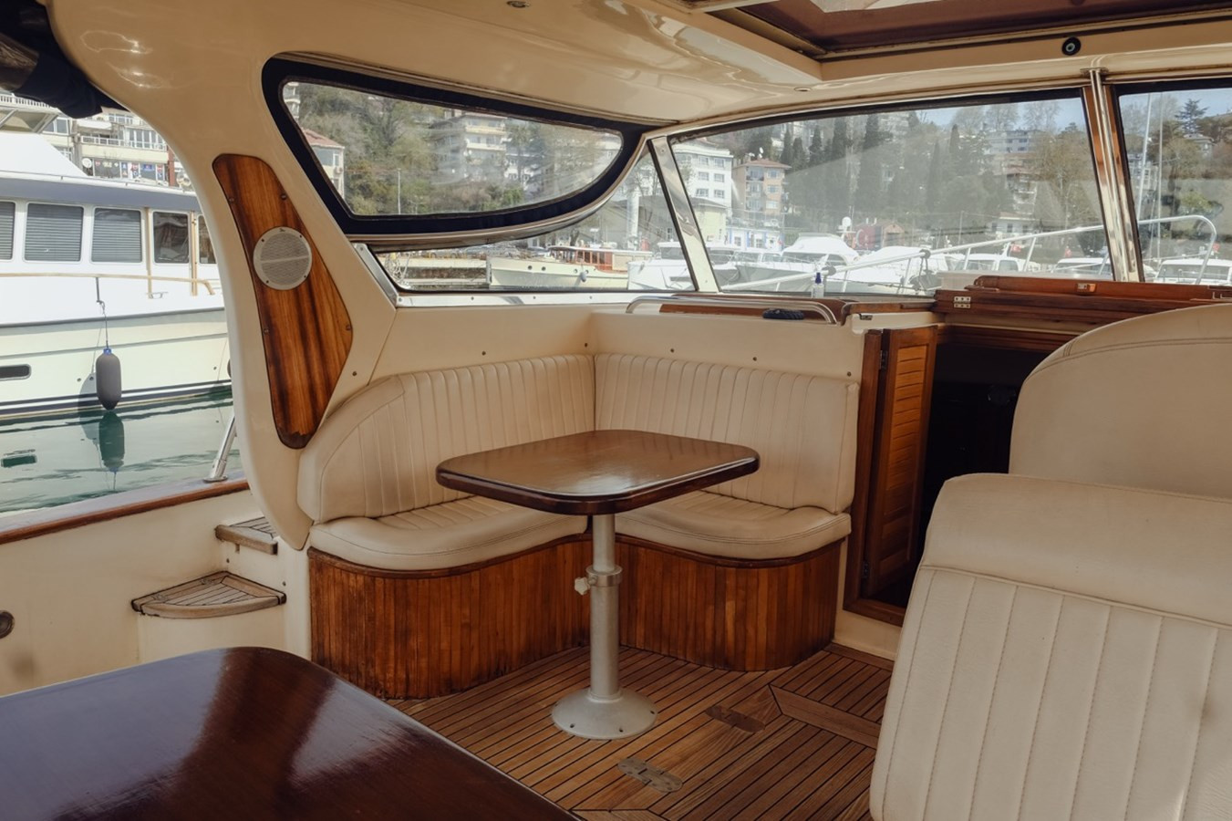 https://arconyachts.ams3.digitaloceanspaces.com/149502/conversions/large_4640530-optimize.jpg