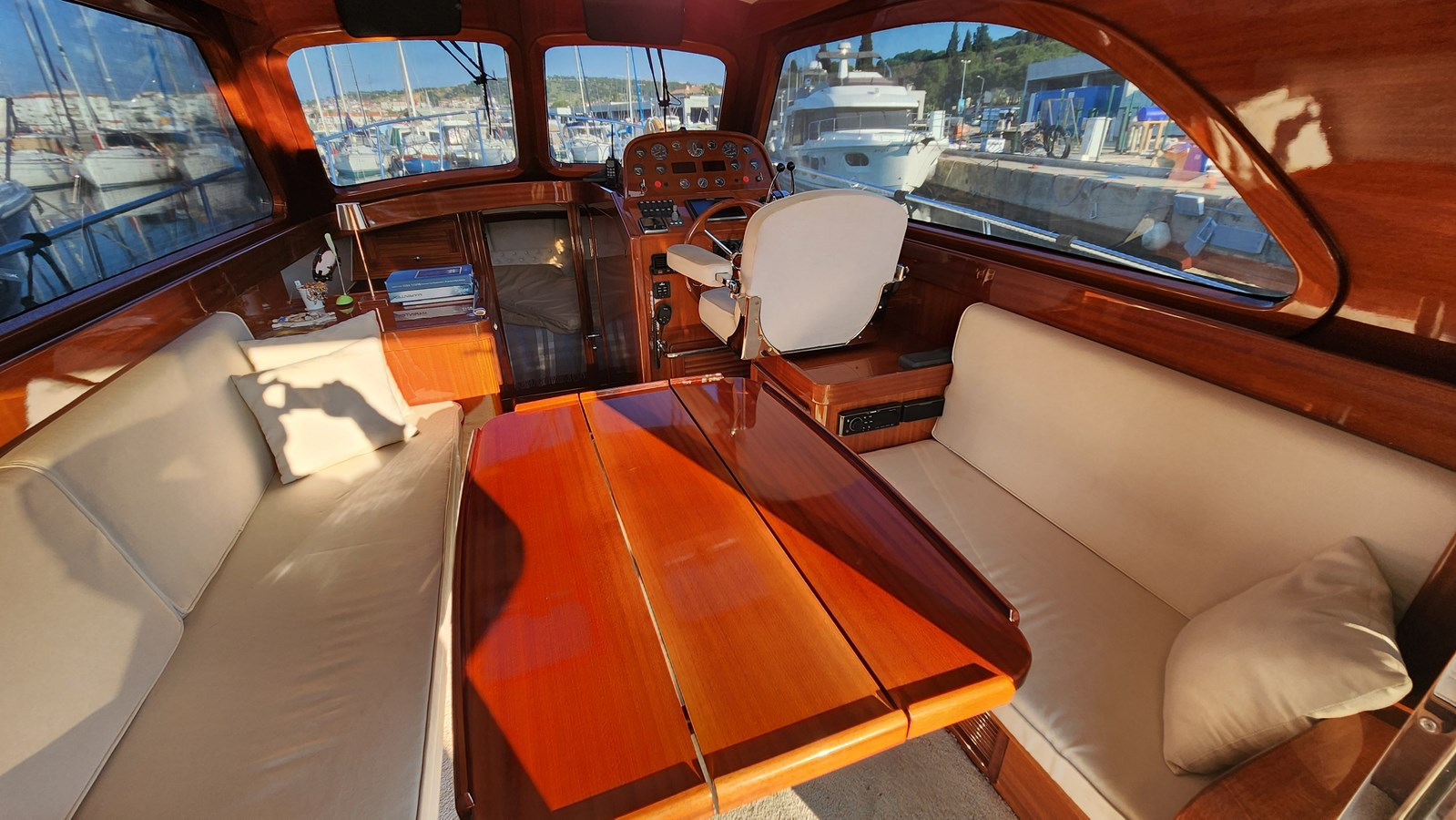 https://arconyachts.ams3.digitaloceanspaces.com/149544/conversions/large_4101763-optimize.jpg