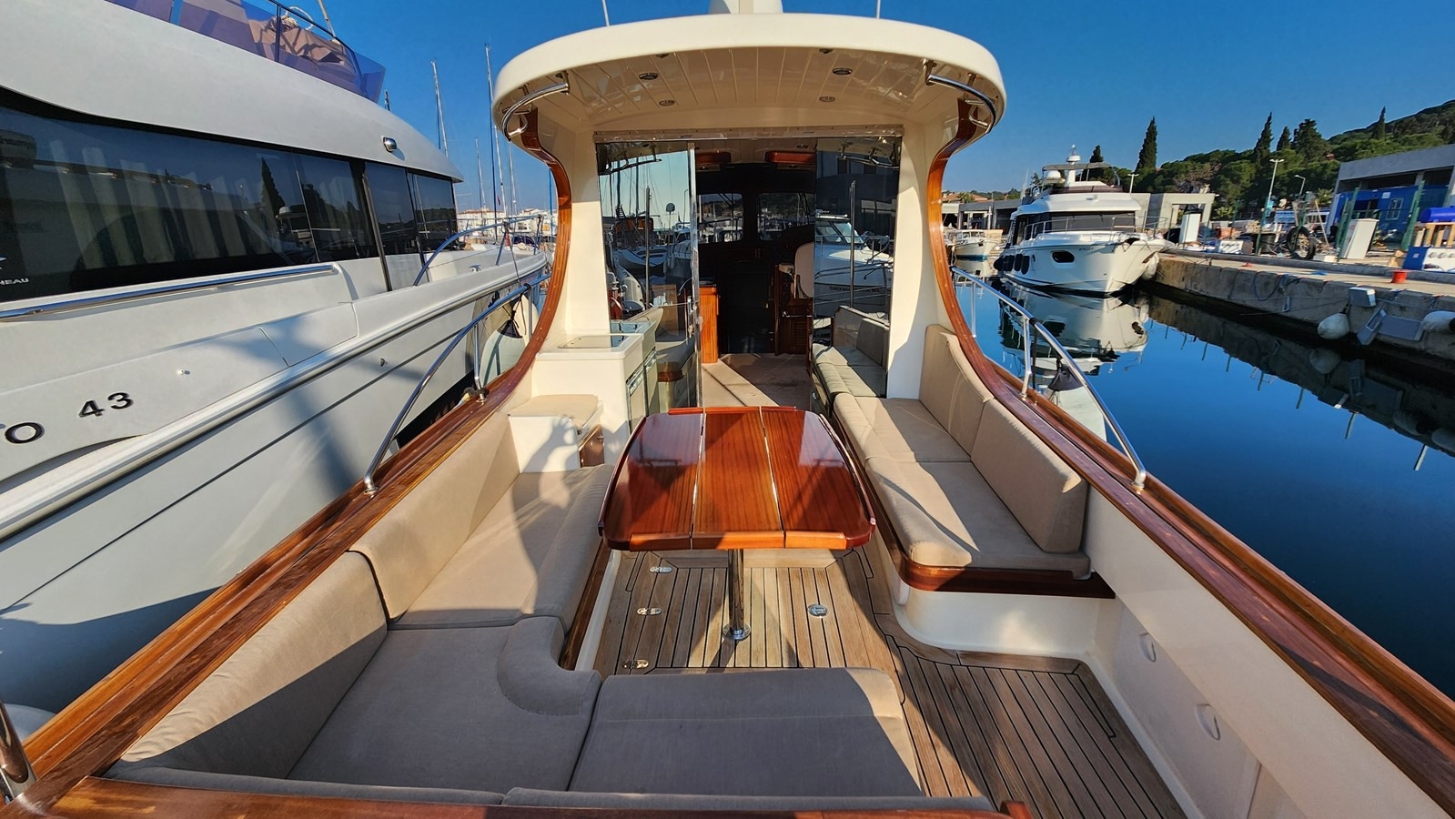 https://arconyachts.ams3.digitaloceanspaces.com/149558/conversions/large_4101768-optimize.jpg