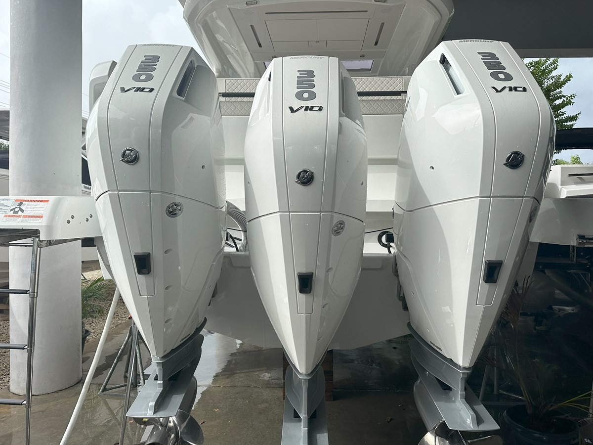 https://arconyachts.ams3.digitaloceanspaces.com/149577/conversions/large_4642628-optimize.jpg