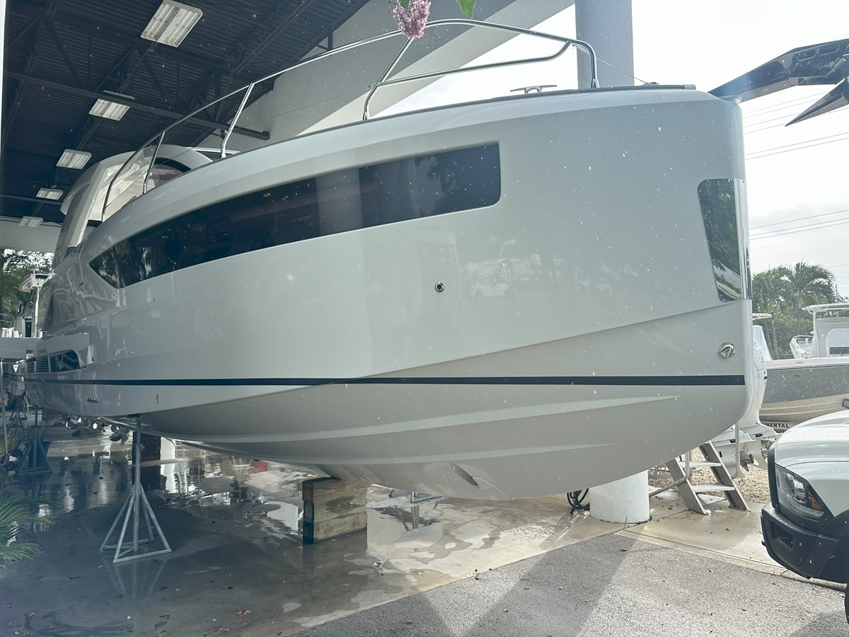 https://arconyachts.ams3.digitaloceanspaces.com/149580/conversions/large_4642631-optimize.jpg