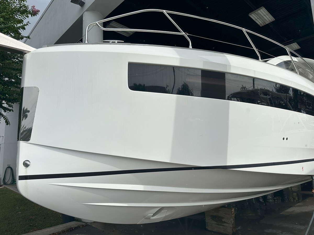 https://arconyachts.ams3.digitaloceanspaces.com/149583/conversions/large_4642633-optimize.jpg