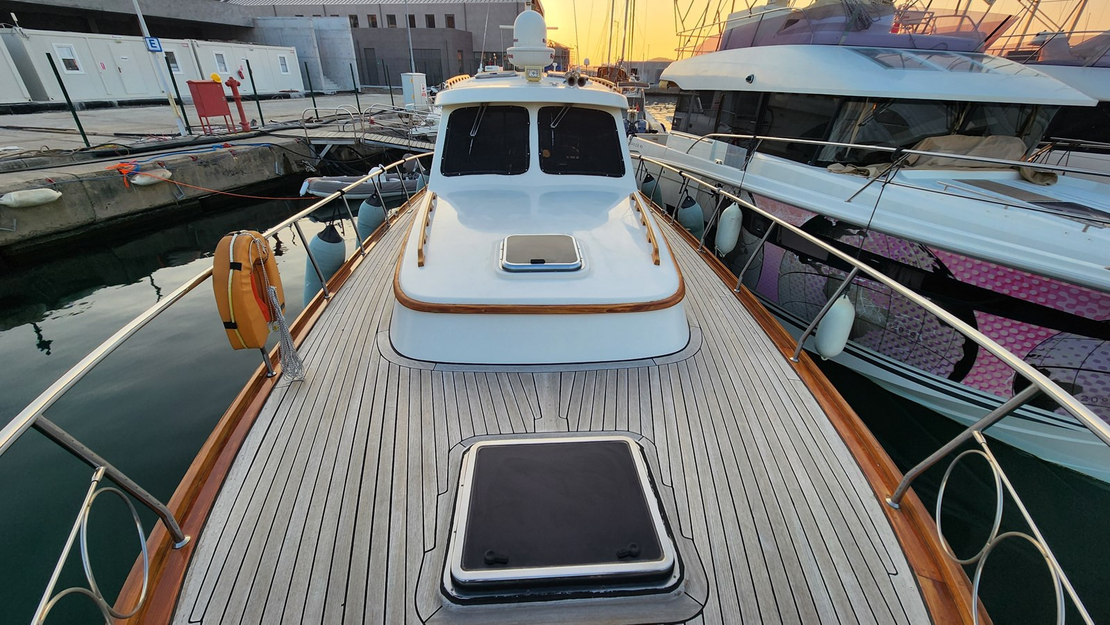 https://arconyachts.ams3.digitaloceanspaces.com/149588/conversions/large_4101778-optimize.jpg