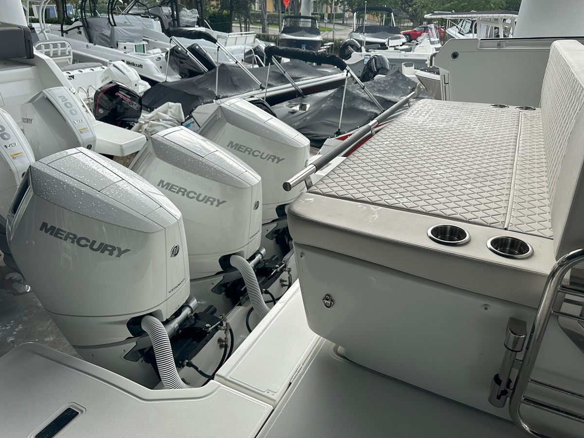 https://arconyachts.ams3.digitaloceanspaces.com/149589/conversions/large_4642636-optimize.jpg
