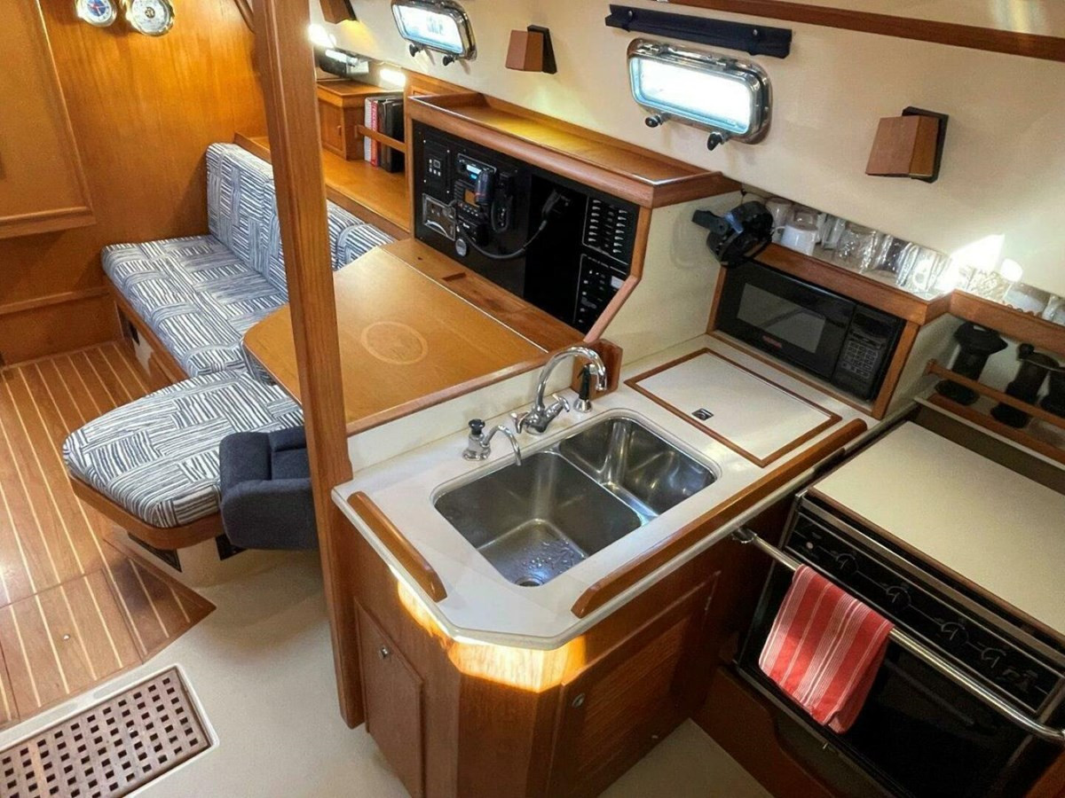 https://arconyachts.ams3.digitaloceanspaces.com/149590/conversions/large_4634016-optimize.jpg