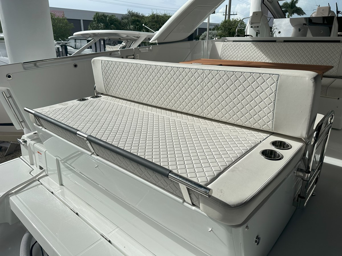 https://arconyachts.ams3.digitaloceanspaces.com/149595/conversions/large_4642638-optimize.jpg