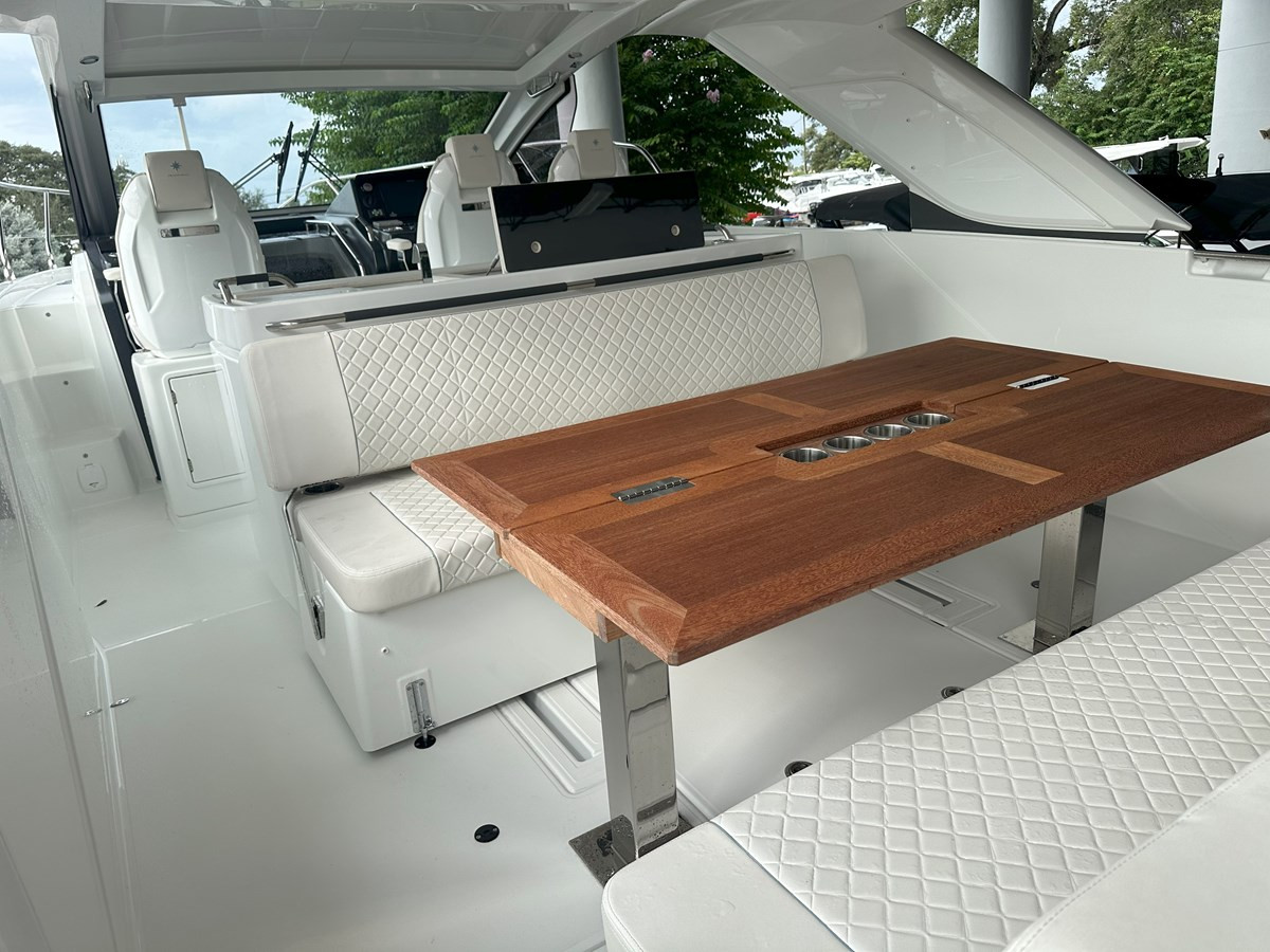 https://arconyachts.ams3.digitaloceanspaces.com/149597/conversions/large_4642641-optimize.jpg