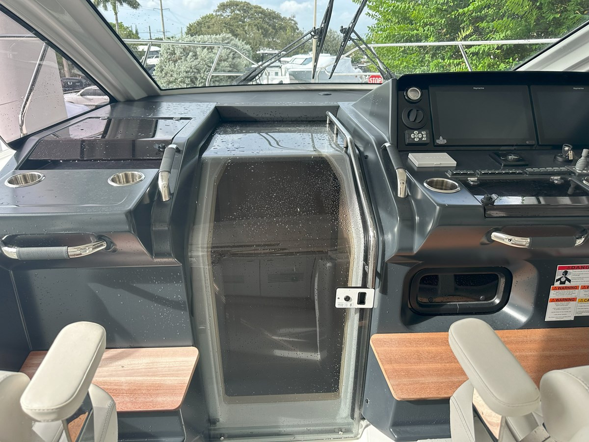 https://arconyachts.ams3.digitaloceanspaces.com/149619/conversions/large_4642670-optimize.jpg