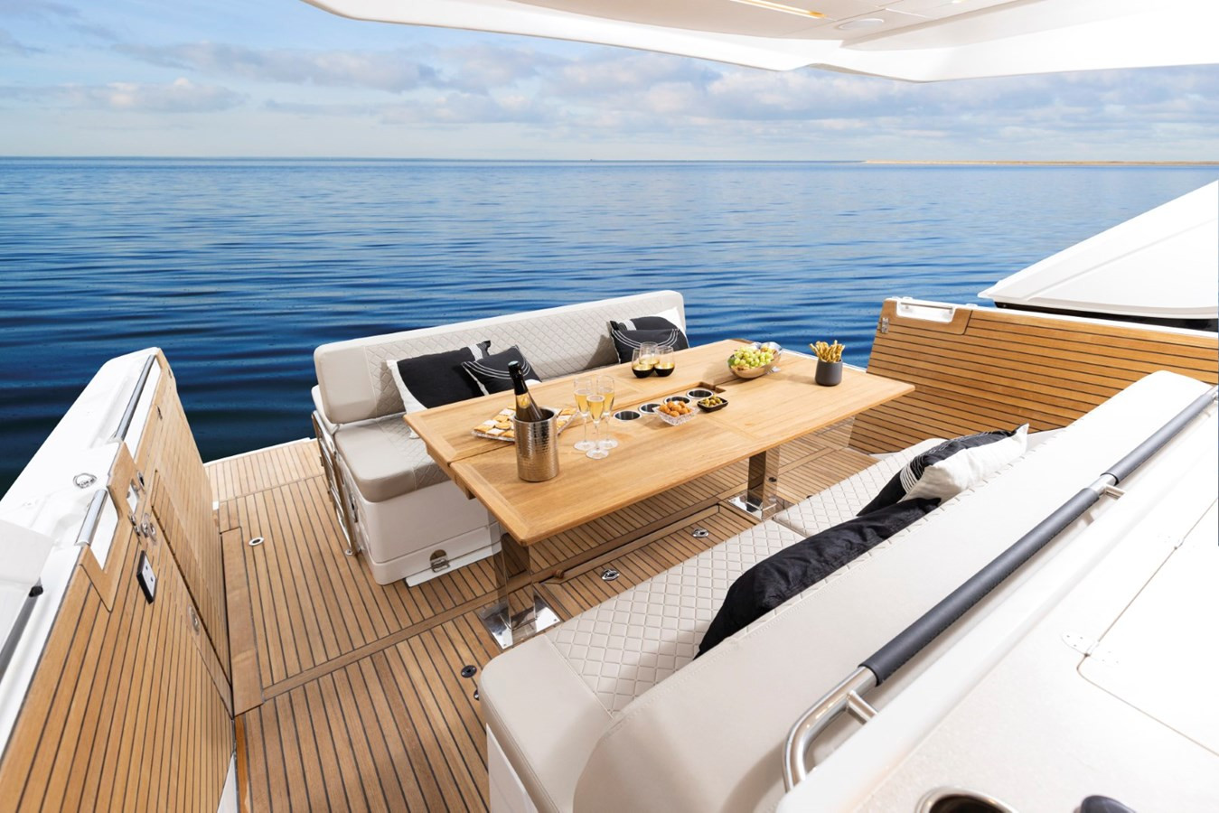 https://arconyachts.ams3.digitaloceanspaces.com/149698/conversions/large_4693834-optimize.jpg