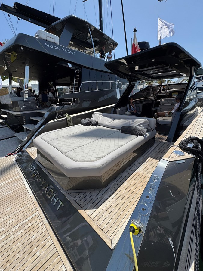 NEW 2025 MOON 45 SPORTS LINE 