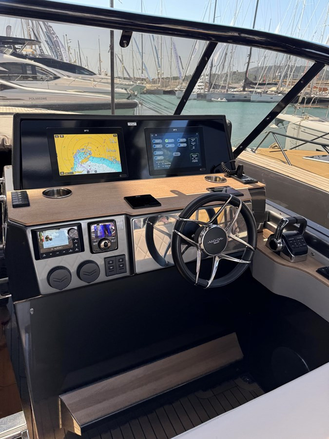 NEW 2025 MOON 45 SPORTS LINE 