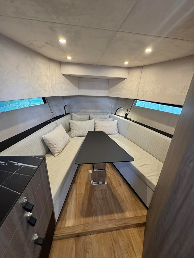 https://arconyachts.ams3.digitaloceanspaces.com/149742/conversions/large_4687555-optimize.jpg