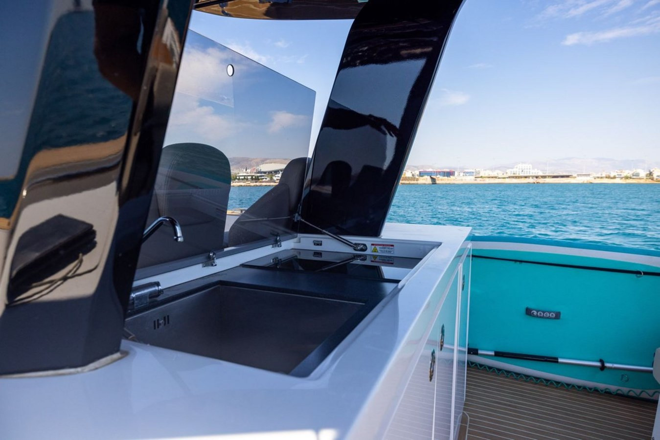 https://arconyachts.ams3.digitaloceanspaces.com/149864/conversions/large_4810834-optimize.jpg
