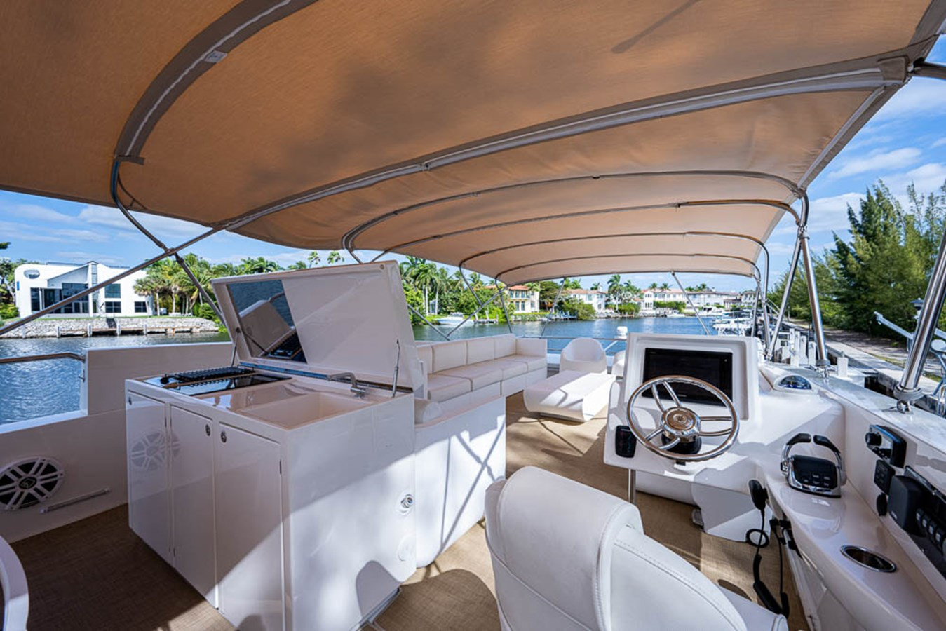 https://arconyachts.ams3.digitaloceanspaces.com/149913/conversions/large_3501255-optimize.jpg