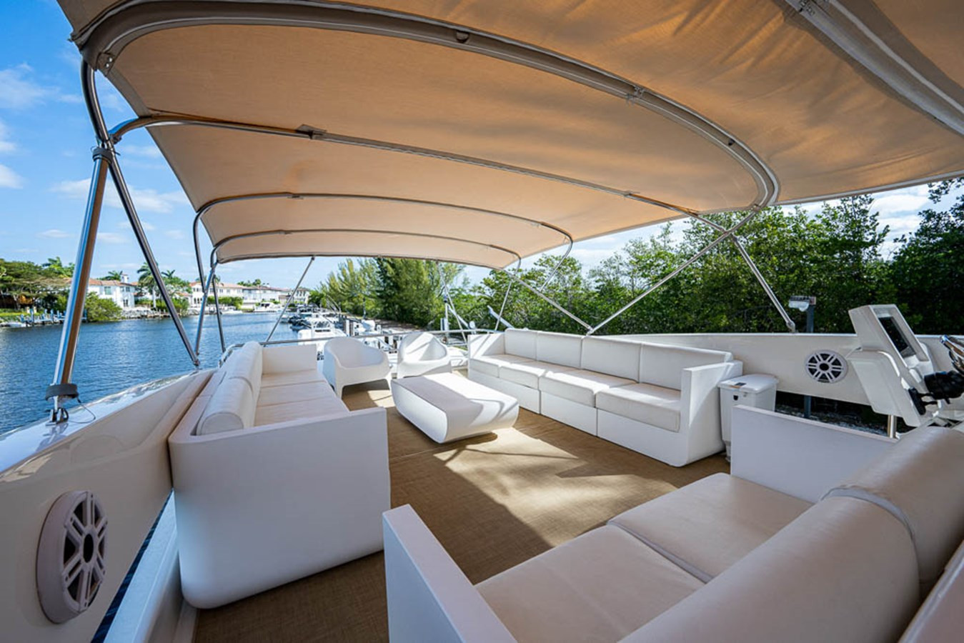 https://arconyachts.ams3.digitaloceanspaces.com/149940/conversions/large_3501245-optimize.jpg
