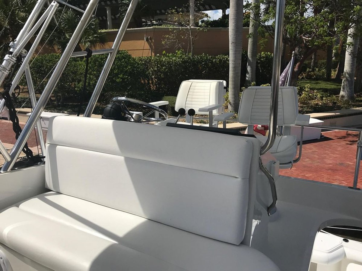https://arconyachts.ams3.digitaloceanspaces.com/150202/conversions/large_2798171-optimize.jpg