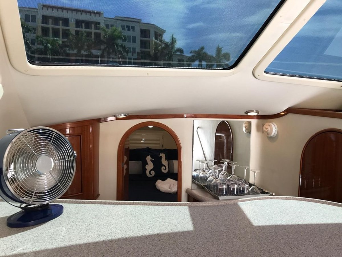 https://arconyachts.ams3.digitaloceanspaces.com/150229/conversions/large_2798180-optimize.jpg