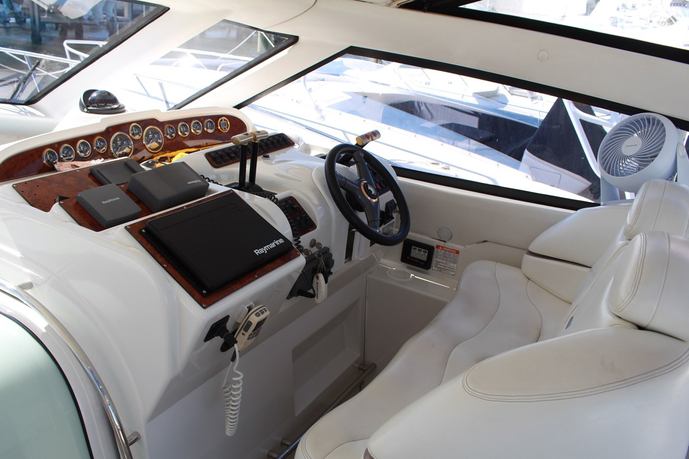 https://arconyachts.ams3.digitaloceanspaces.com/150321/conversions/large_3153297-optimize.jpg