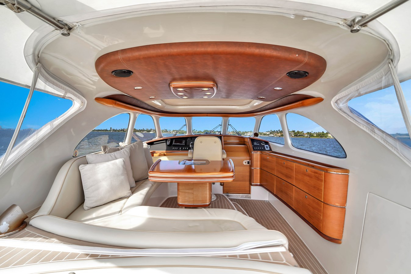 https://arconyachts.ams3.digitaloceanspaces.com/150439/conversions/large_4673118-optimize.jpg