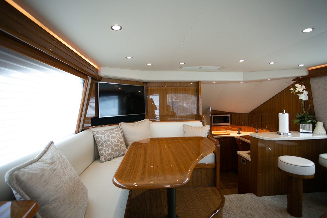 https://arconyachts.ams3.digitaloceanspaces.com/150566/conversions/large_3958586-optimize.jpg
