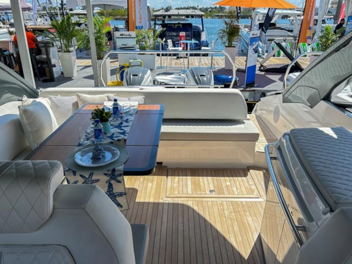 https://arconyachts.ams3.digitaloceanspaces.com/150568/conversions/large_4133890-optimize.jpg