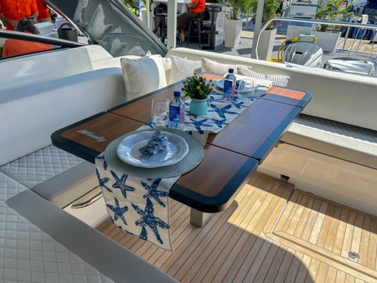 https://arconyachts.ams3.digitaloceanspaces.com/150571/conversions/large_4133889-optimize.jpg