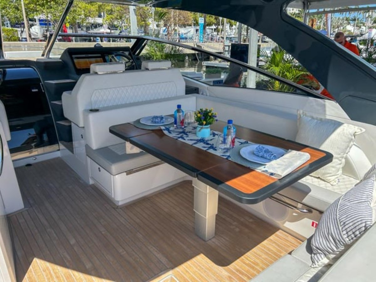 https://arconyachts.ams3.digitaloceanspaces.com/150574/conversions/large_4133881-optimize.jpg