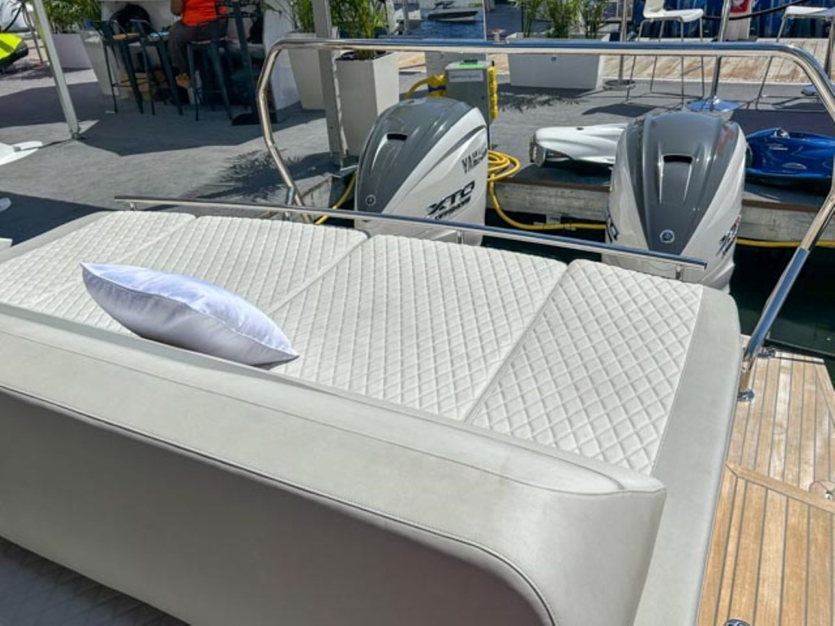 https://arconyachts.ams3.digitaloceanspaces.com/150580/conversions/large_4133882-optimize.jpg