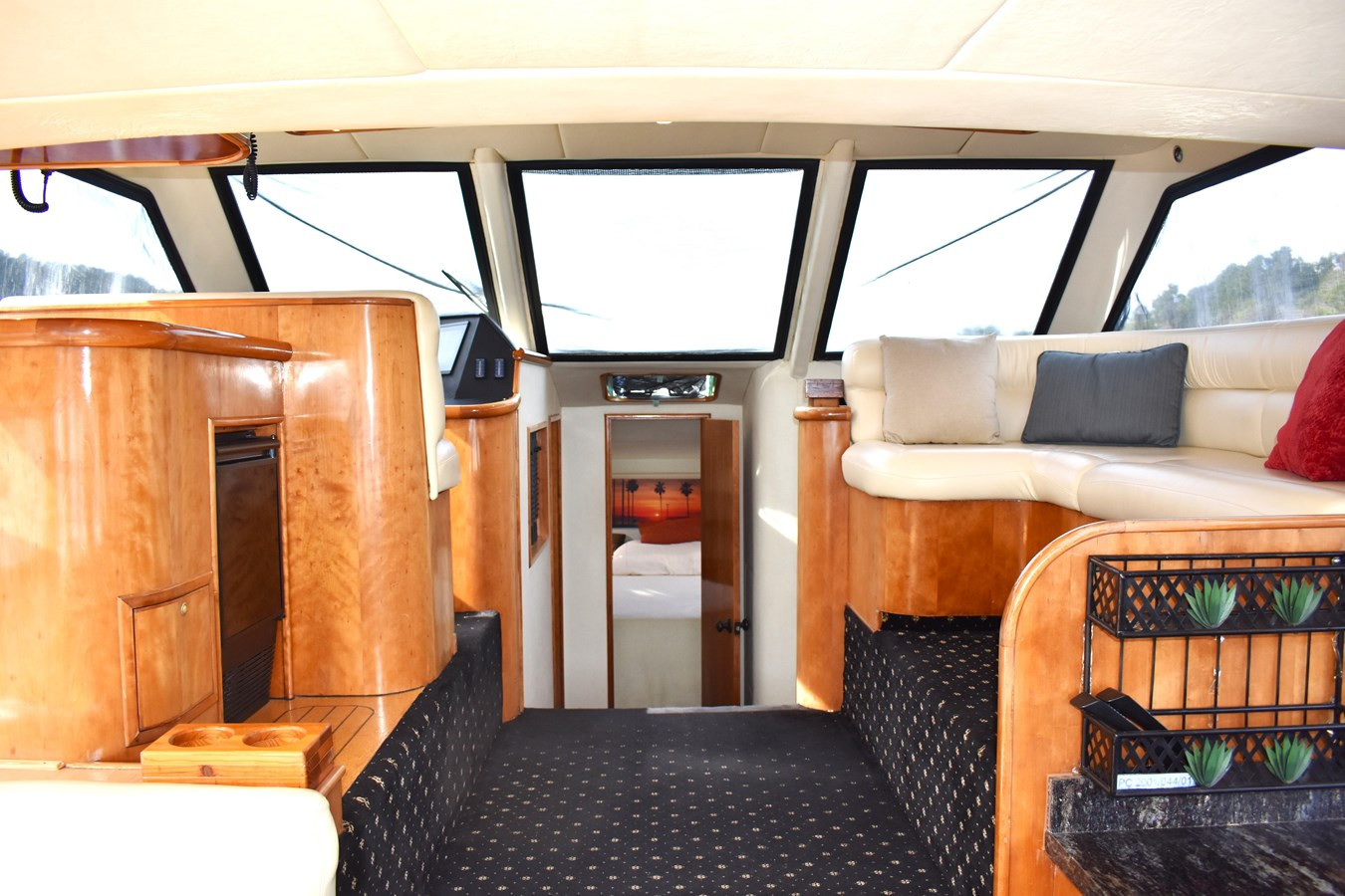https://arconyachts.ams3.digitaloceanspaces.com/150582/conversions/large_4116774-optimize.jpg
