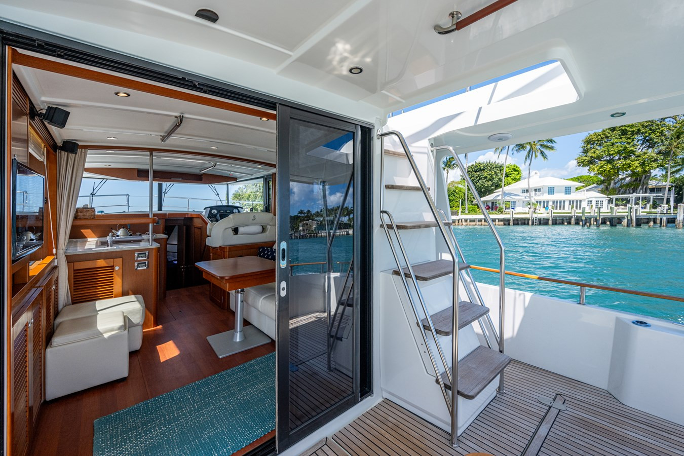 https://arconyachts.ams3.digitaloceanspaces.com/150611/conversions/large_4147471-optimize.jpg