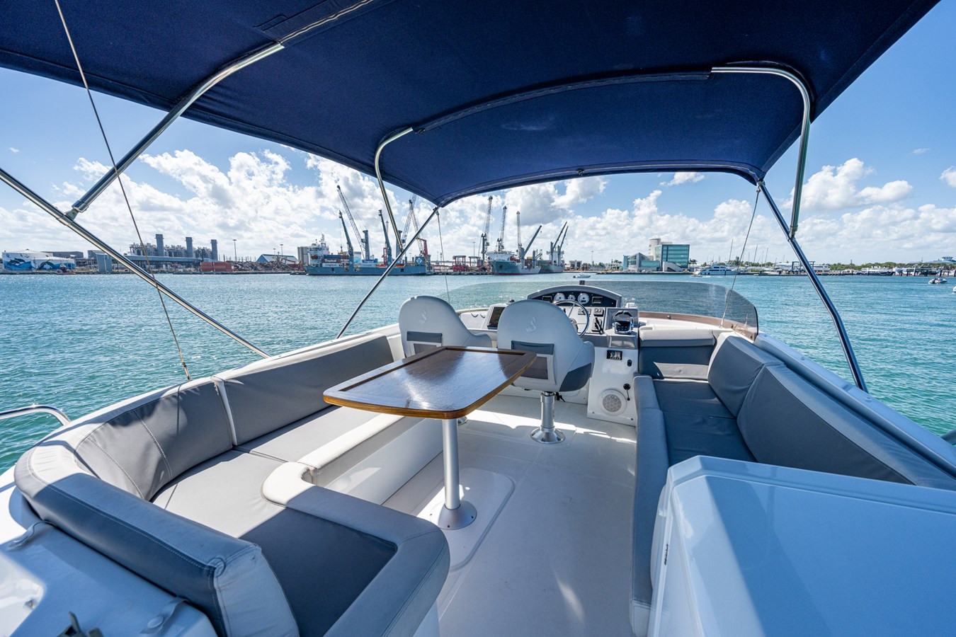 https://arconyachts.ams3.digitaloceanspaces.com/150635/conversions/large_4147479-optimize.jpg