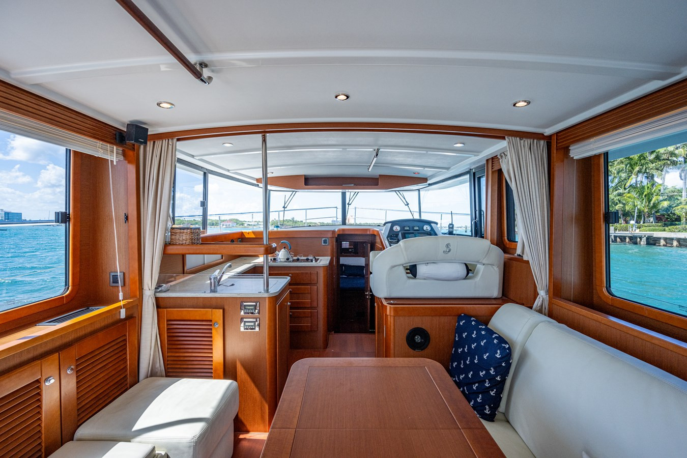https://arconyachts.ams3.digitaloceanspaces.com/150699/conversions/large_4147502-optimize.jpg